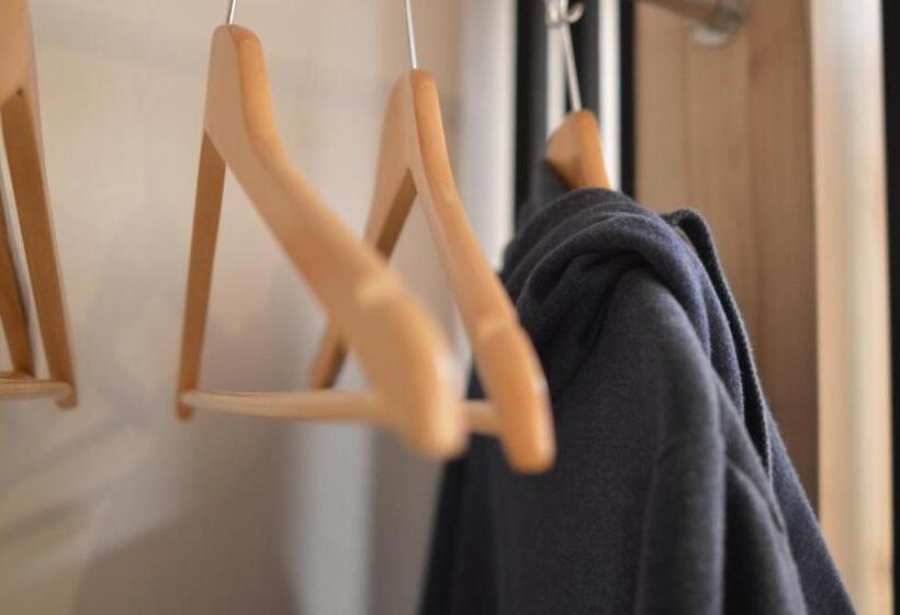 デラックスルーム, Ud Capital