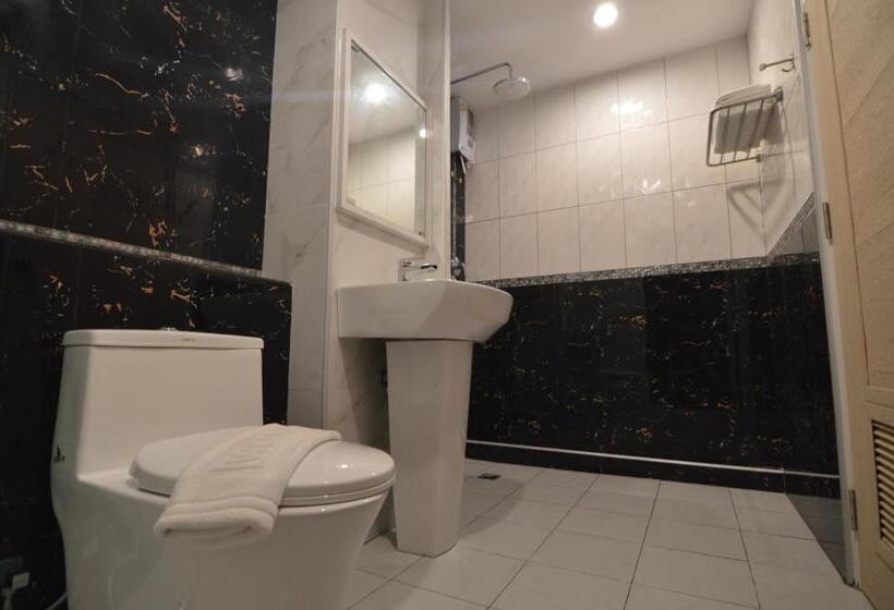 デラックスルーム, Ud Capital