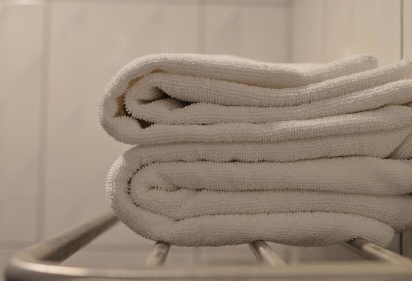 デラックスルーム, Ud Capital