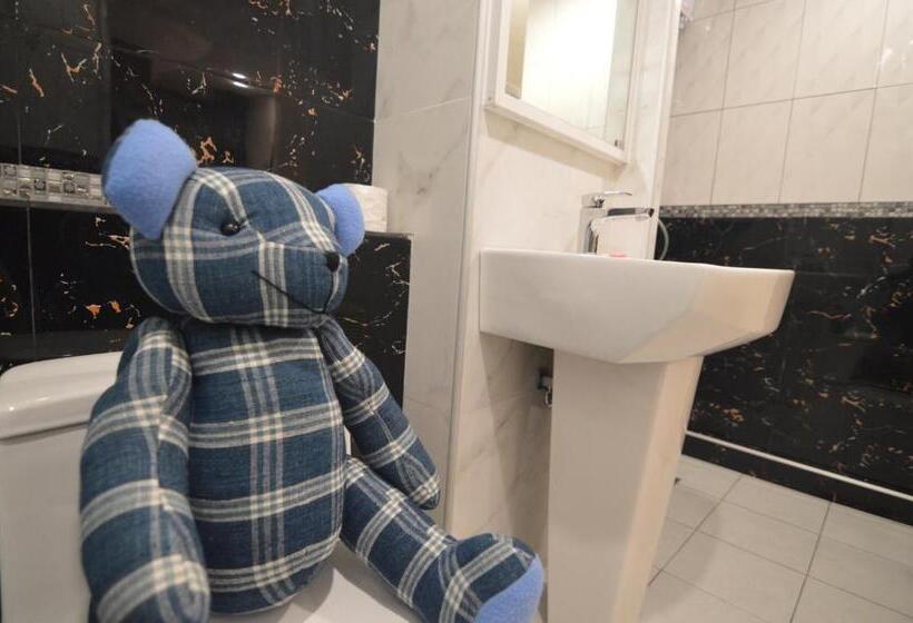 デラックスルーム, Ud Capital