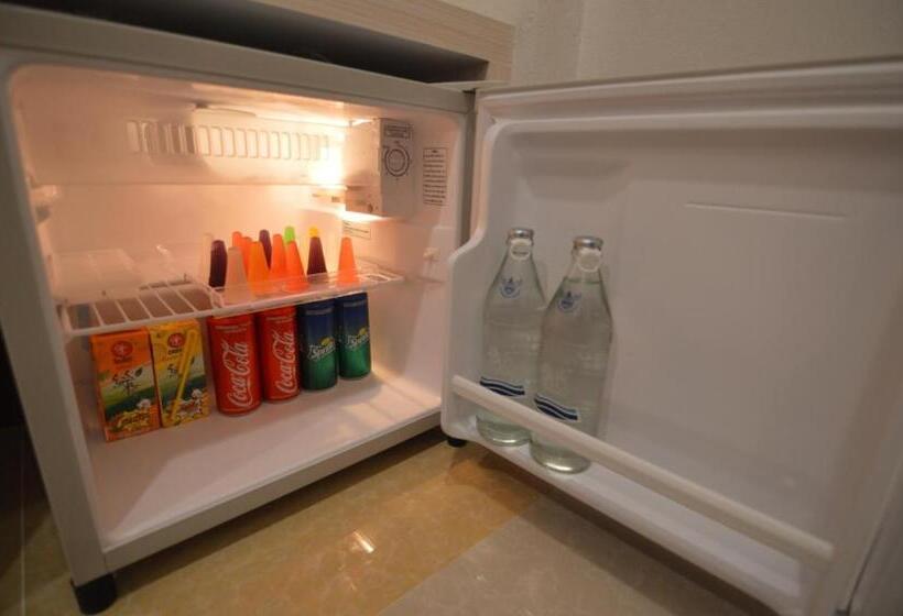 デラックスルーム, Ud Capital