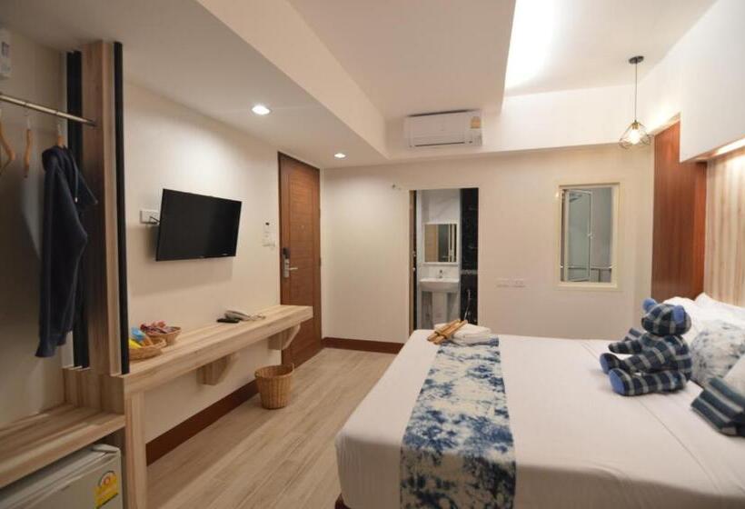 デラックスルーム, Ud Capital