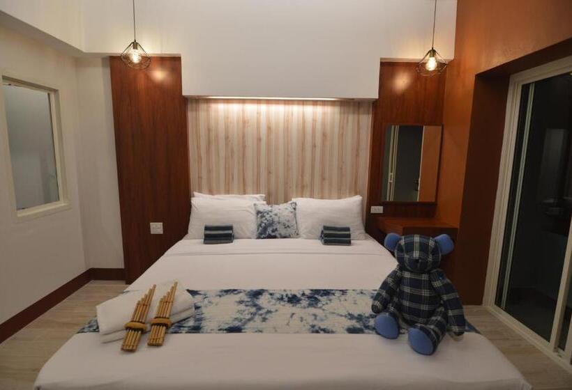 デラックスルーム, Ud Capital