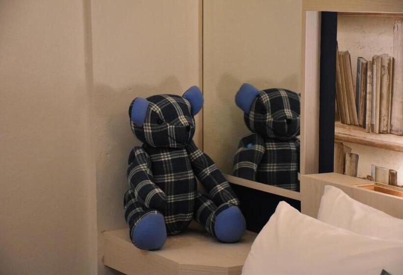 デラックスルーム, Ud Capital