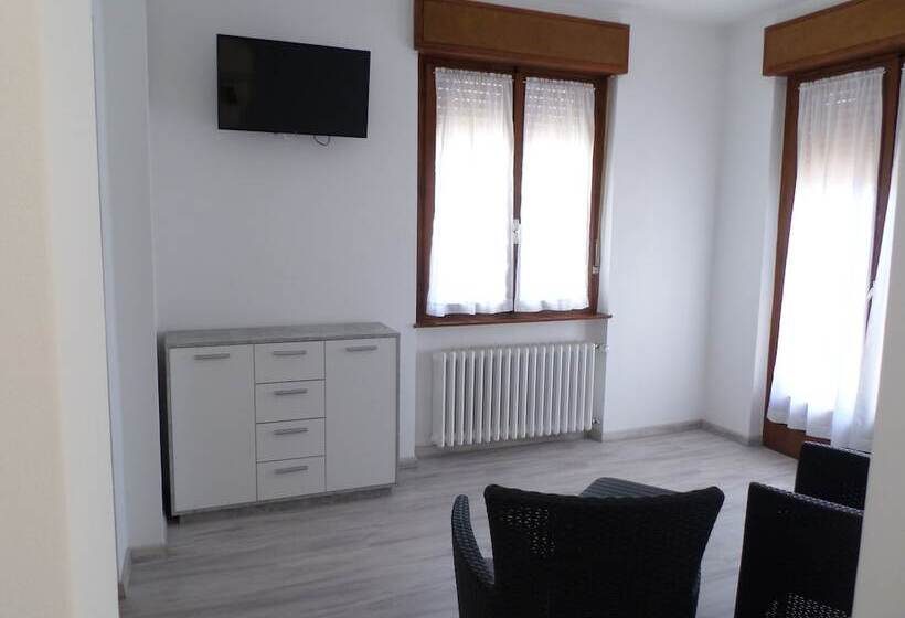 جناح عائلي, Villa Ester