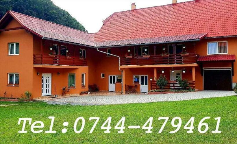 اتاق خانوادگی, Korondi Pisztrangos