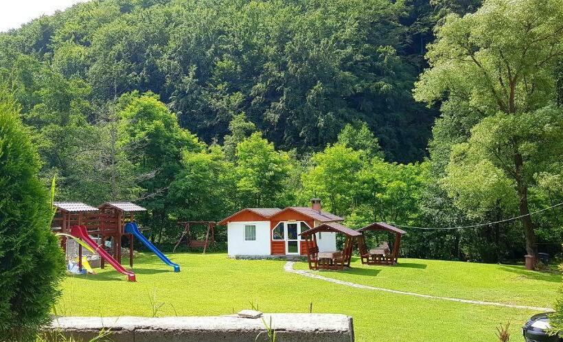 اتاق خانوادگی, Korondi Pisztrangos