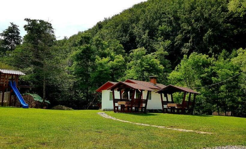 اتاق خانوادگی, Korondi Pisztrangos