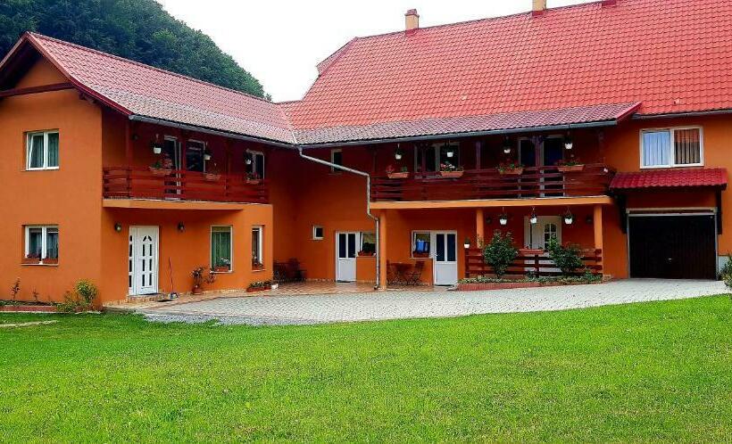 اتاق خانوادگی, Korondi Pisztrangos