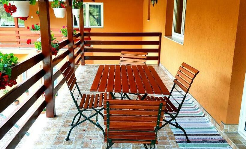 اتاق خانوادگی, Korondi Pisztrangos