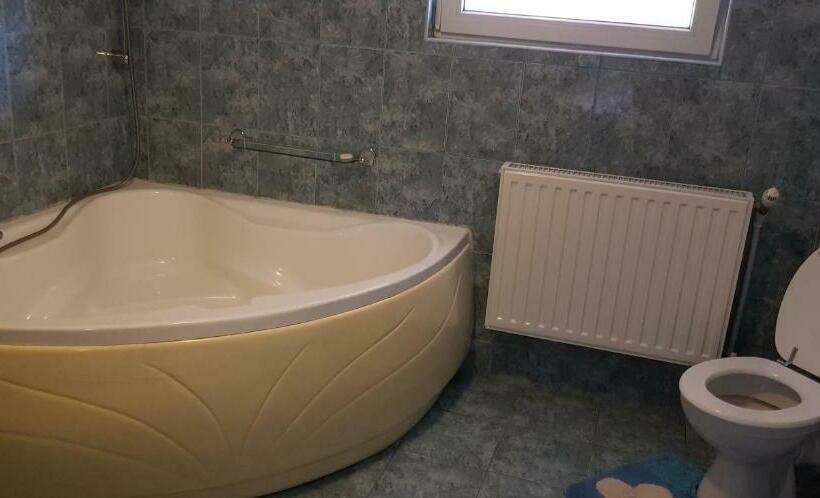 اتاق خانوادگی, Korondi Pisztrangos