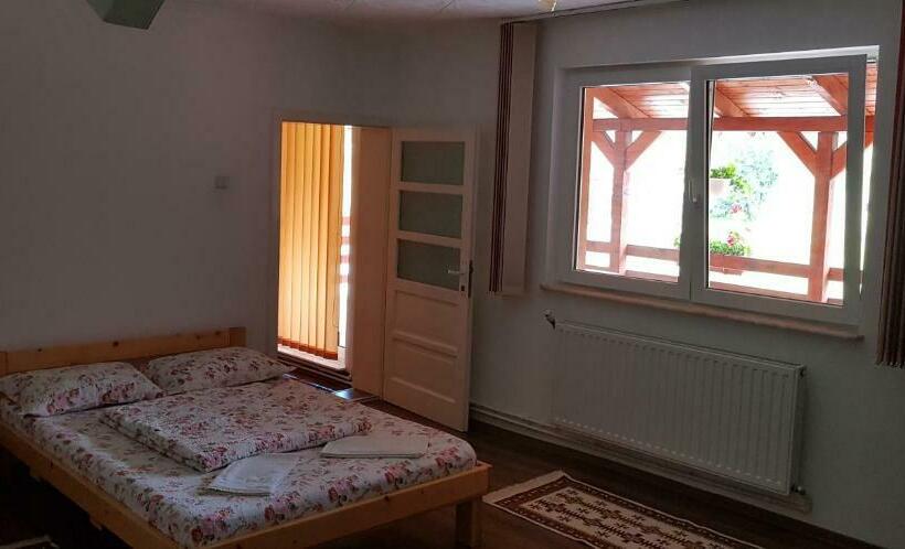 اتاق خانوادگی, Korondi Pisztrangos