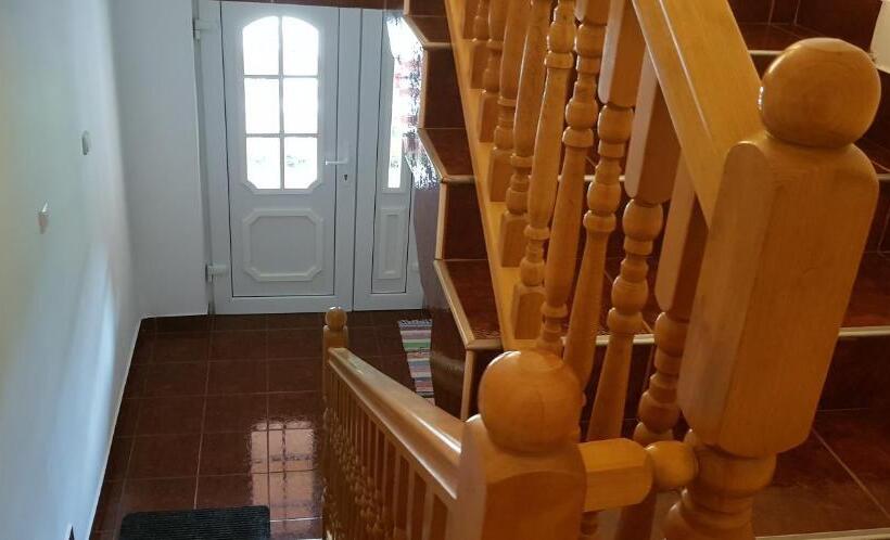 اتاق خانوادگی, Korondi Pisztrangos