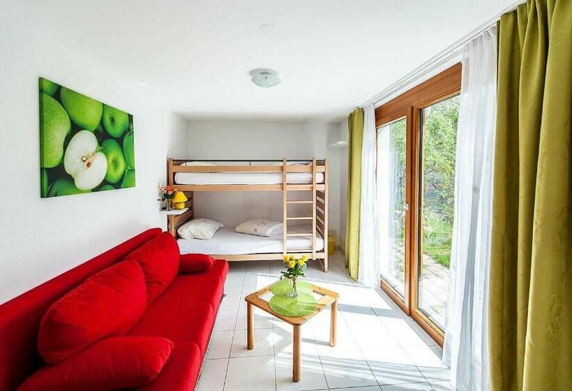 غرفة عائلية, Cuntera