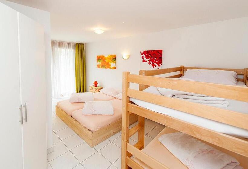 غرفة عائلية, Cuntera