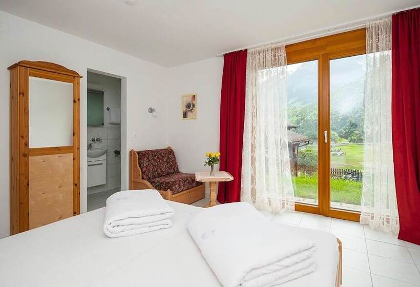 غرفة عائلية, Cuntera