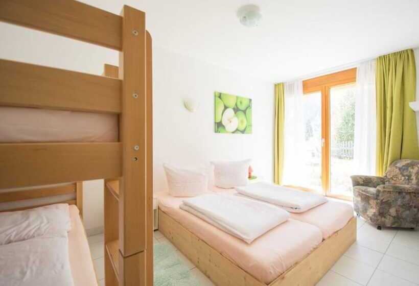 غرفة عائلية, Cuntera