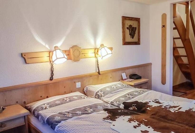 חדר משפחתי, La Cambuse