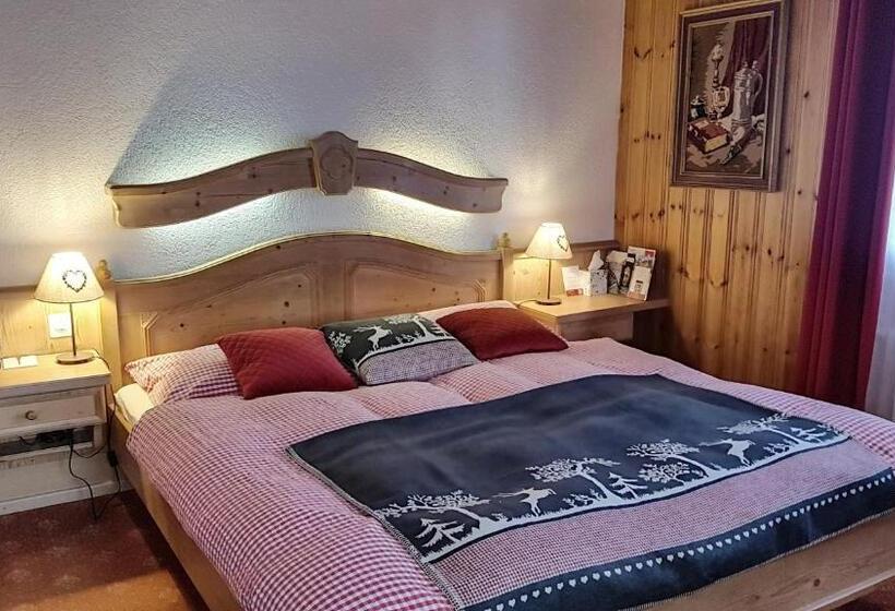 חדר סטנדרט לשלושה עם מרפסת, La Cambuse