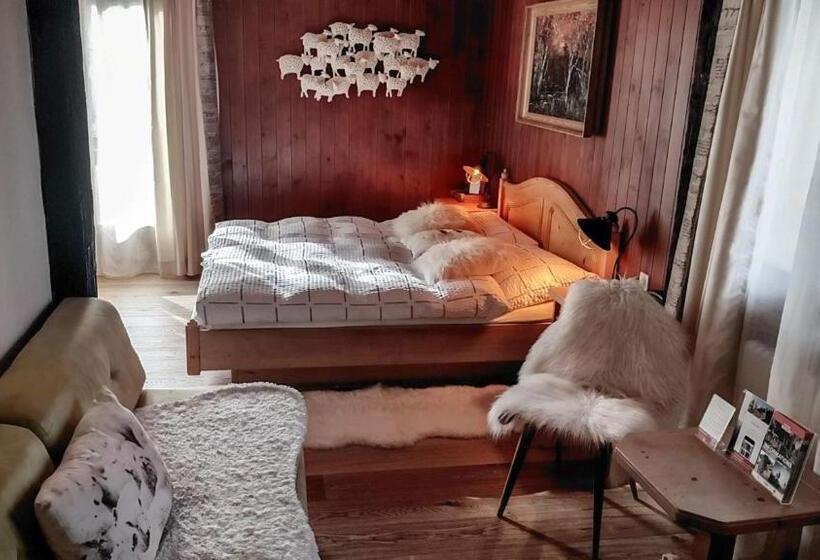 חדר סטנדרט לשלושה עם מרפסת, La Cambuse