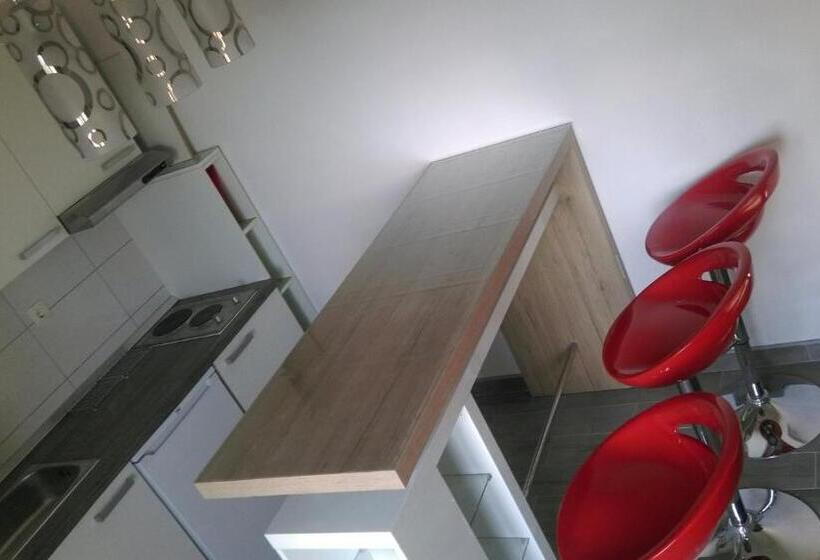 شقة غرفة واحدة مطلة على البحر, Guest House Marija