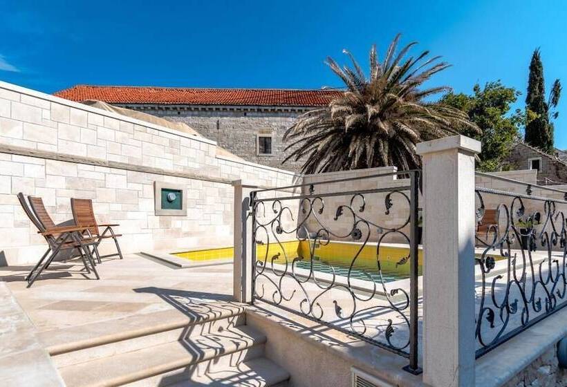 غرفة سوبيريور مطلّة علي البحر, Rooms Miron