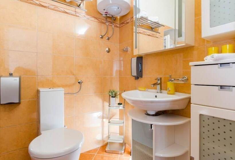 غرفة سوبيريور مطلّة علي البحر, Rooms Miron