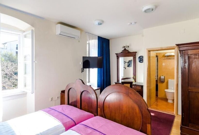 غرفة سوبيريور مطلّة علي البحر, Rooms Miron