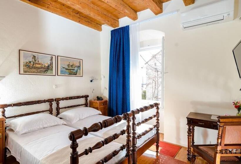 غرفة قياسية مطلّة علي البحر, Rooms Miron