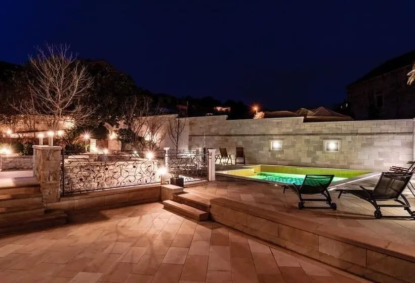 Deluxe Room Pool View, Rooms Miron