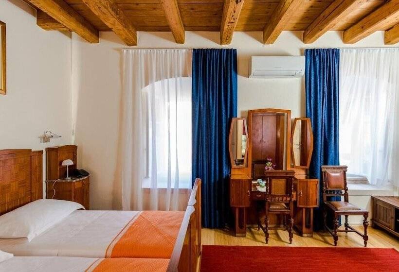 غرفة ديلوكس مطلة على حمام السباحة, Rooms Miron