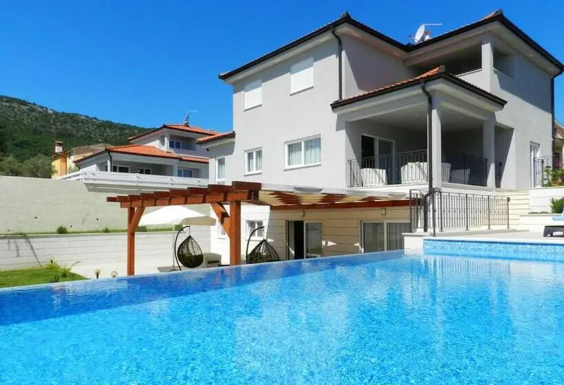 オーシャンビューの1ベッドルームビラ, Yourcroatiaholiday Villa With 6 Rooms