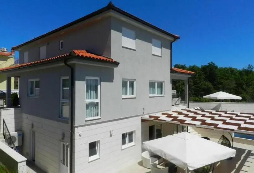 オーシャンビューの1ベッドルームビラ, Yourcroatiaholiday Villa With 6 Rooms