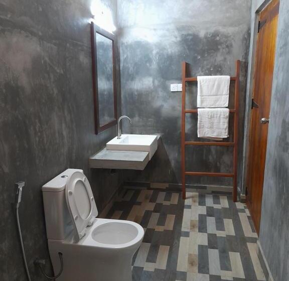 חדר דלוקס, Surf Gangs Arugambay