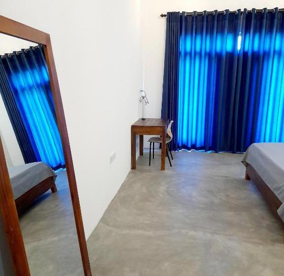 חדר דלוקס, Surf Gangs Arugambay