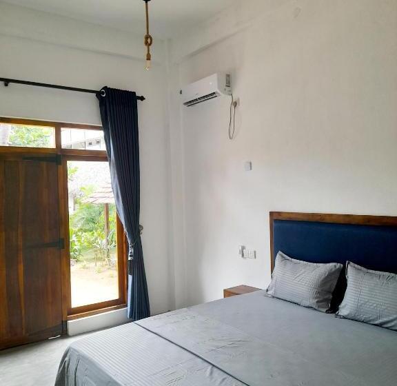 חדר דלוקס, Surf Gangs Arugambay