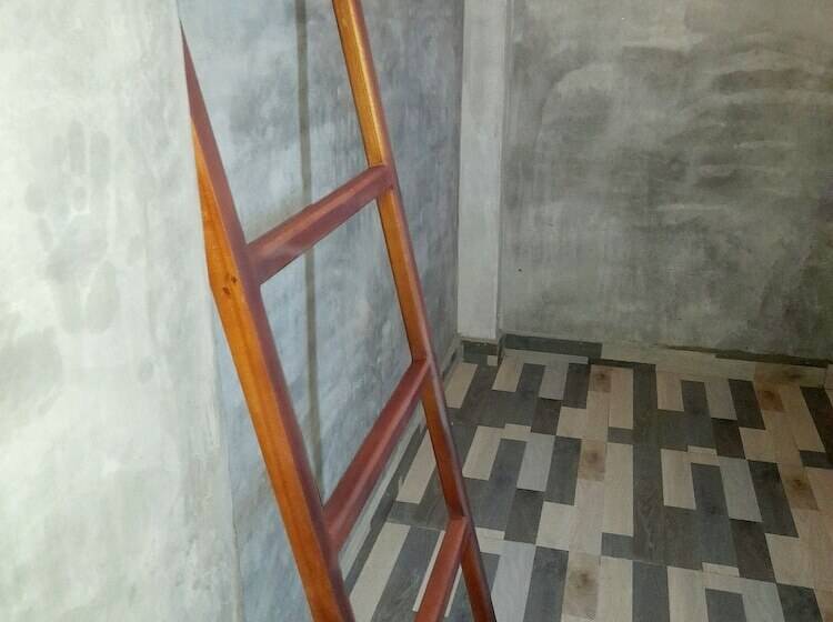 חדר משפחתי, Surf Gangs Arugambay