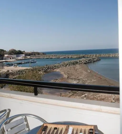 景色の見えるスタンダード４人部屋, Tylos Beach