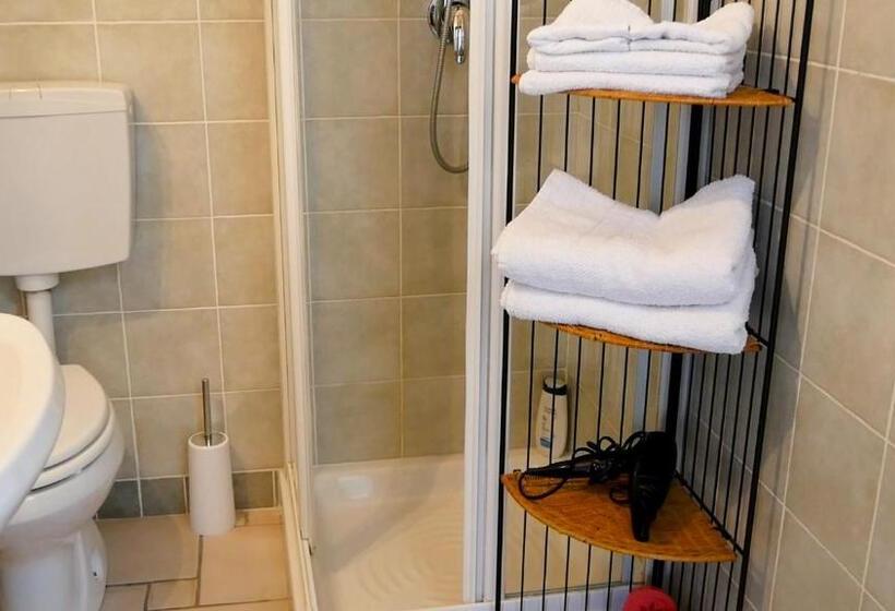 חדר סטנדרט לשלושה, B&b Del Viale