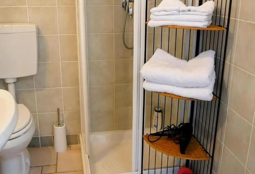 スタンダードトリプルルーム, B&b Del Viale