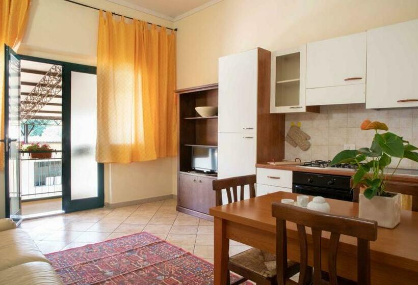 スタンダードスタジオ, Al Frantoio Maddii Levane Bed And Breakfast