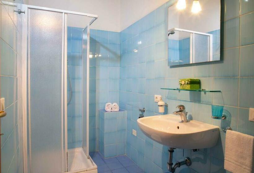 スタンダードスタジオ, Al Frantoio Maddii Levane Bed And Breakfast