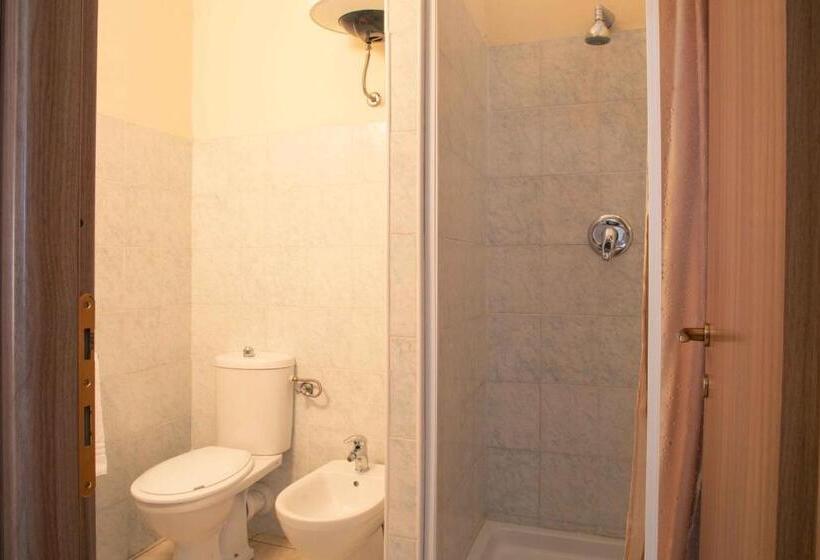 スタンダードトリプルルーム, Al Frantoio Maddii Levane Bed And Breakfast