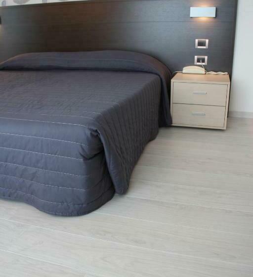 חדר סטנדרט, Jo