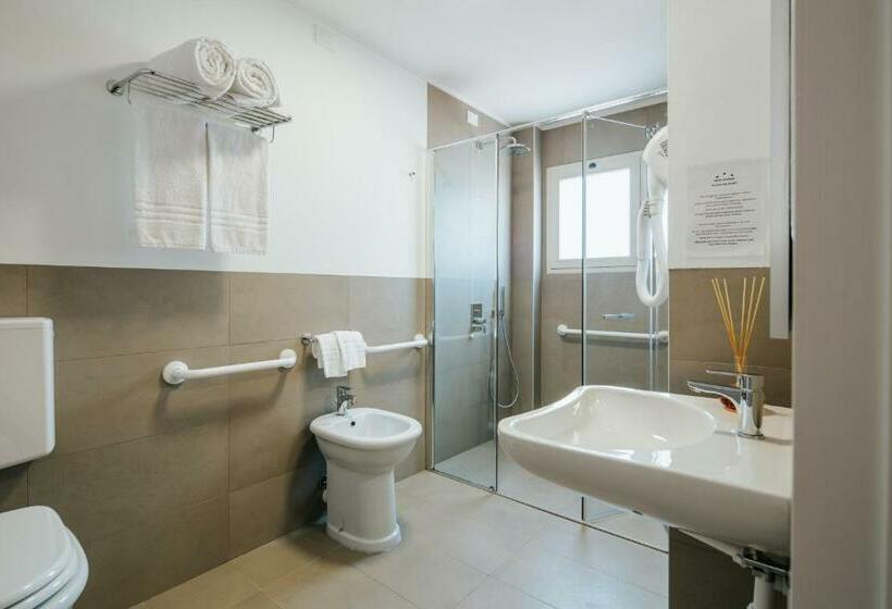 חדר סטנדרט, Jo