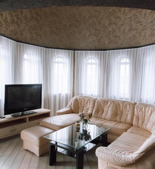 Люкс, Knyazhyi Dvir