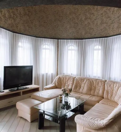 スイート, Knyazhyi Dvir