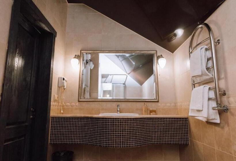 Люкс, Knyazhyi Dvir