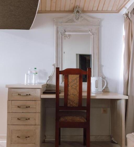 Люкс, Knyazhyi Dvir