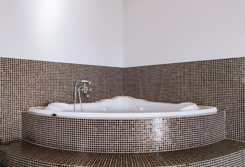 Люкс, Knyazhyi Dvir